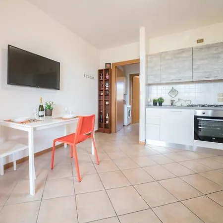 Gardappartamenti Cascinale Pool Apartment Desenzano del Garda