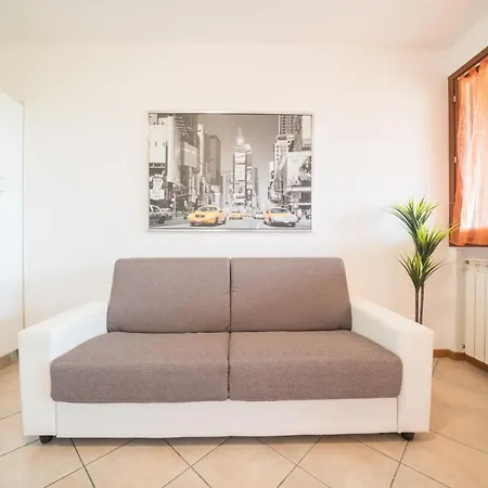 Gardappartamenti Cascinale Pool Desenzano del Garda