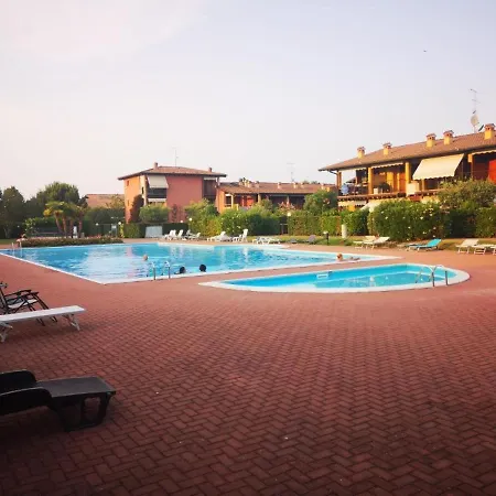 Apartment Gardappartamenti Cascinale Pool Desenzano del Garda